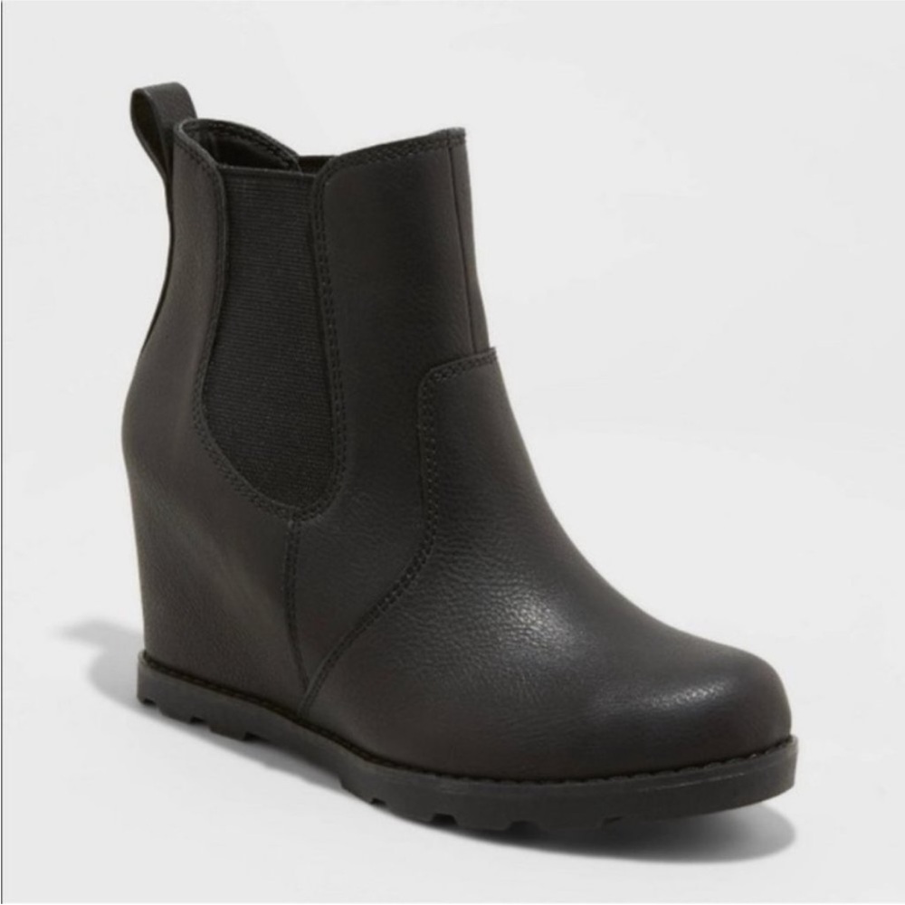 Universal Thread wedge bootie